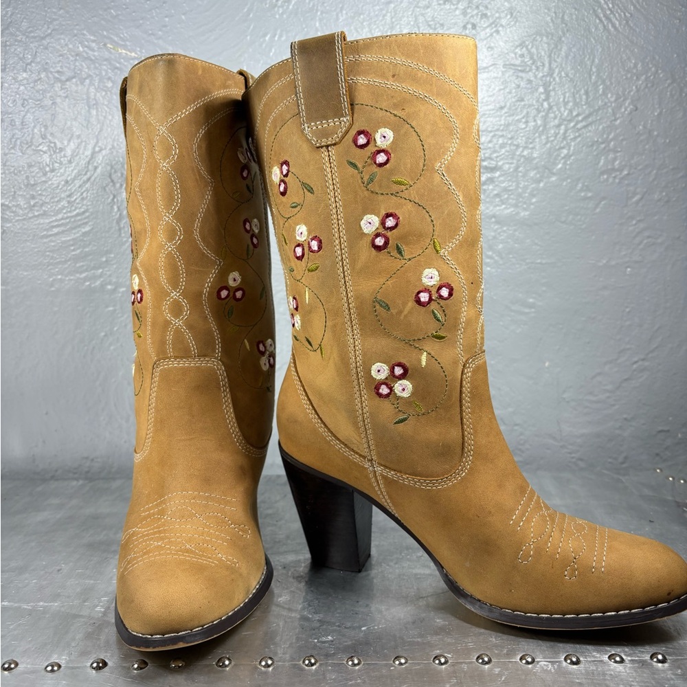 Anthropologie Seychelles Flower embroidered Suede Country Western Boots